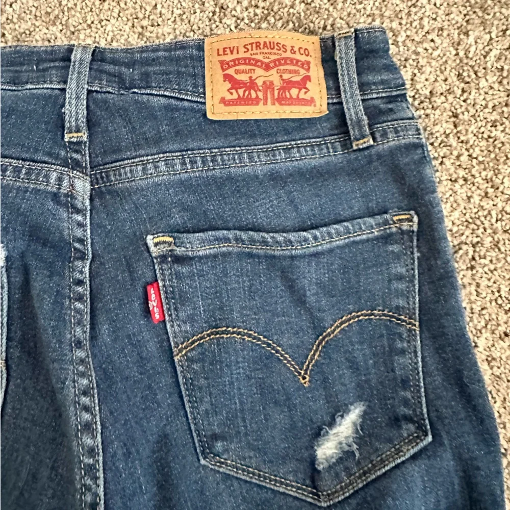 Levis High Rise Skinny - Picture 8 of 10
